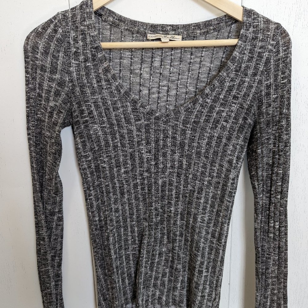 EXPRESS- Size S Low-cut V-Neck Long-Sleeve